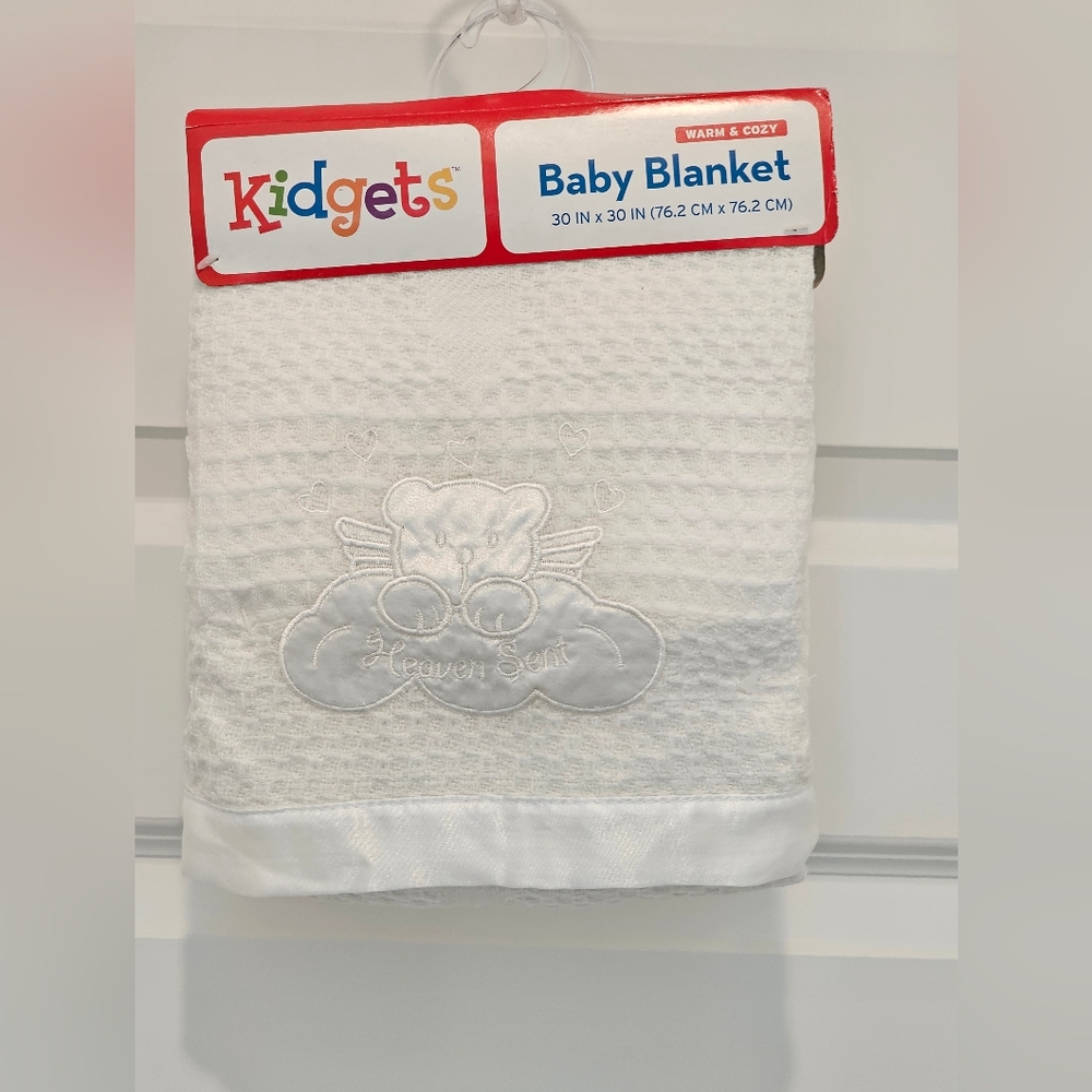 KidgetsWarm and Cozy Baby Blanket with Embroidered Design, NIP, Size 30x30